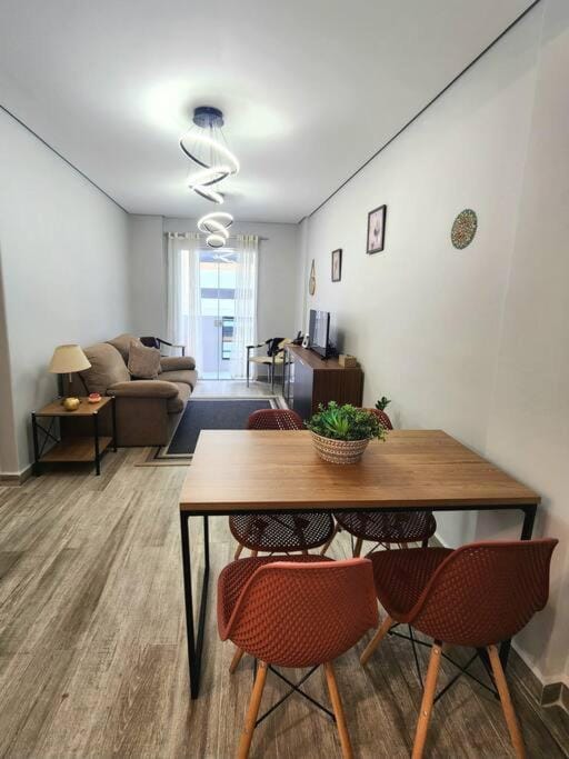 Belo Apto no Gonzaga - uma quadra da praia Apartment in Santos