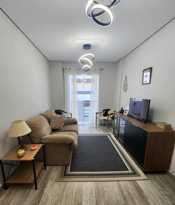 Belo Apto no Gonzaga - uma quadra da praia Apartment in Santos