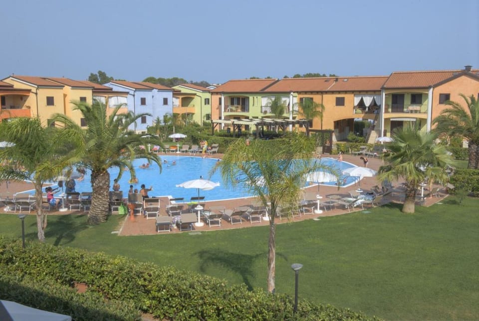 Property building, Pool view