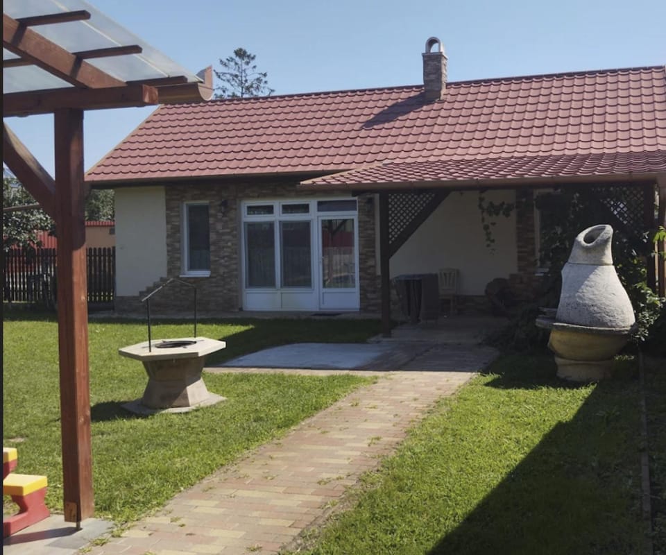 Akácvirág Airport Bogi Apartman Apartment in Hungary