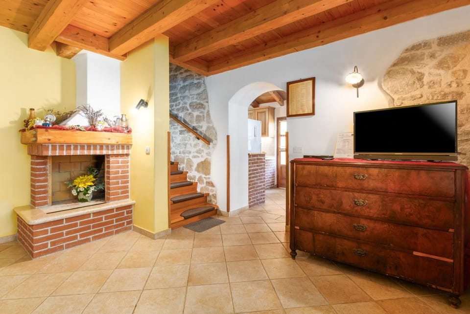 TV and multimedia, fireplace