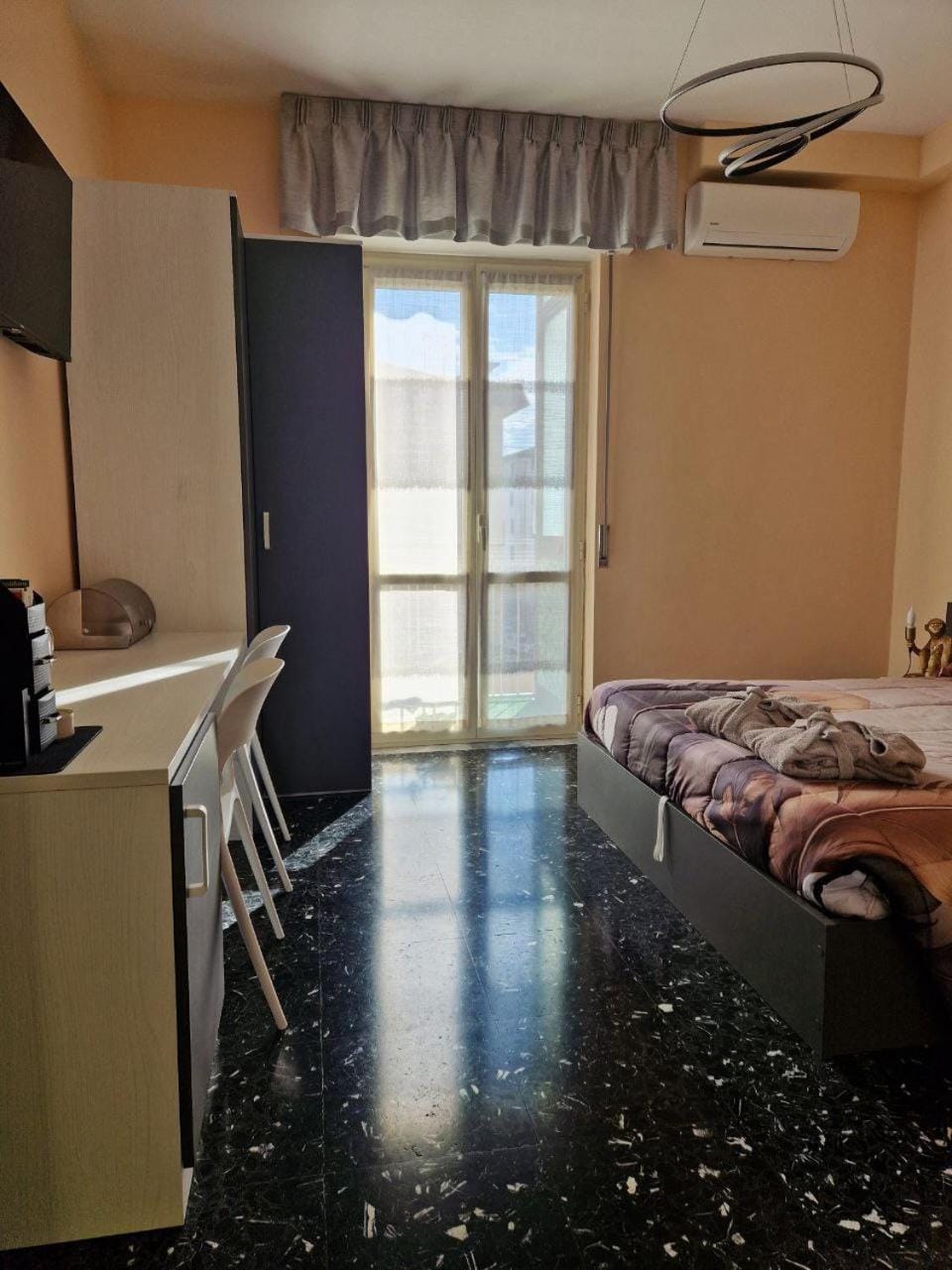 TV and multimedia, Dining area, Bedroom