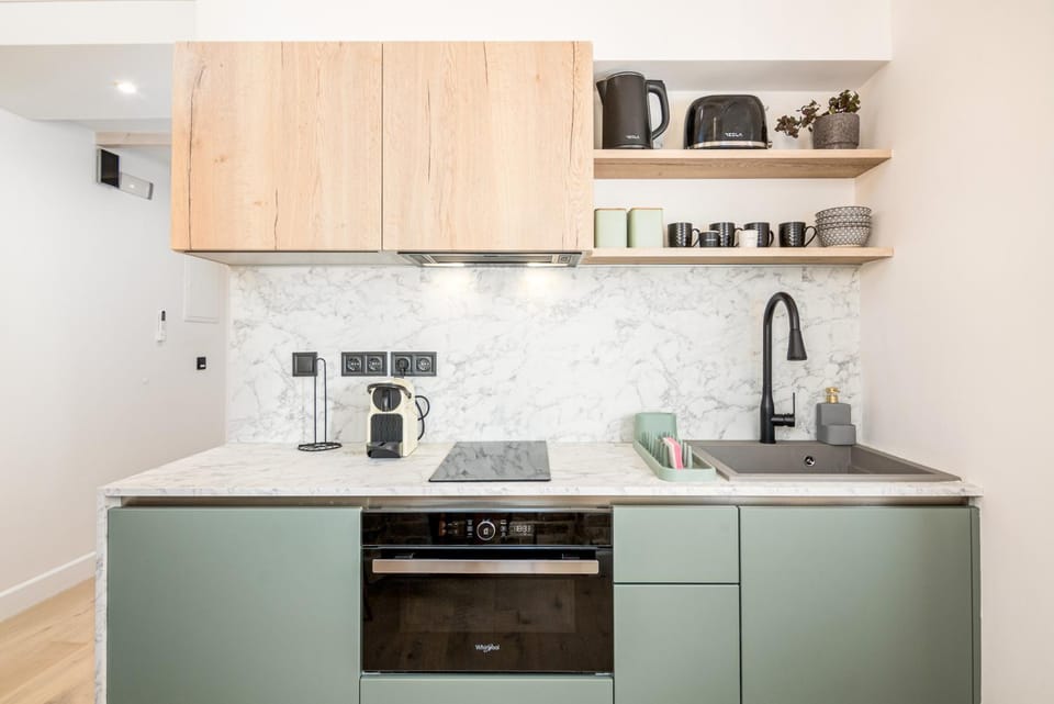 Coffee/tea facilities, Kitchen or kitchenette, stove, toaster, kitchen