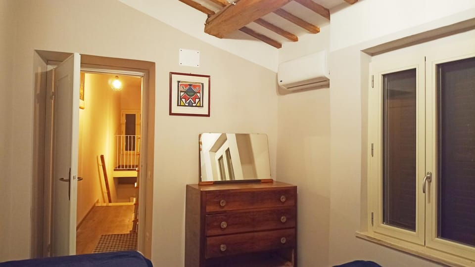 Bed, Photo of the whole room, Bedroom, air conditioner