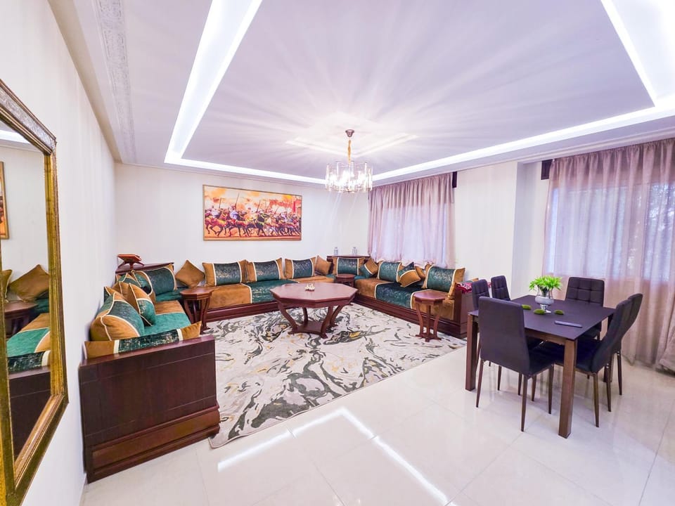 Living room, Seating area, Dining area