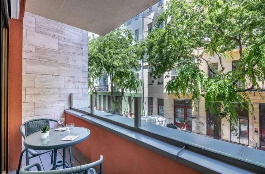 2Br & 2Balcony apartment by NW Apartment in Budapest