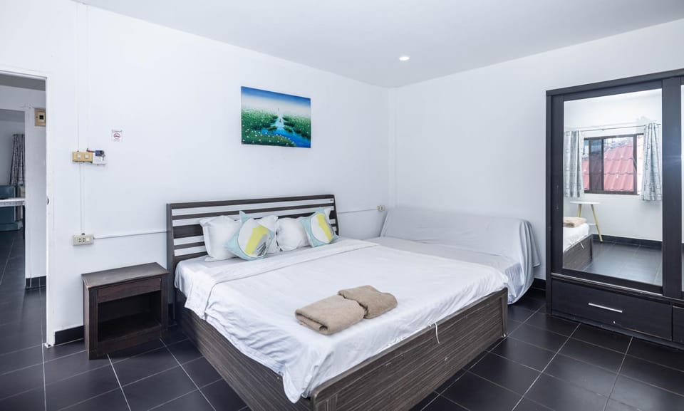 Bed, Photo of the whole room, Bedroom, towels, wardrobe