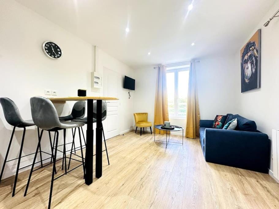 Jungle Appartement avec terrasse Apartment in Laon