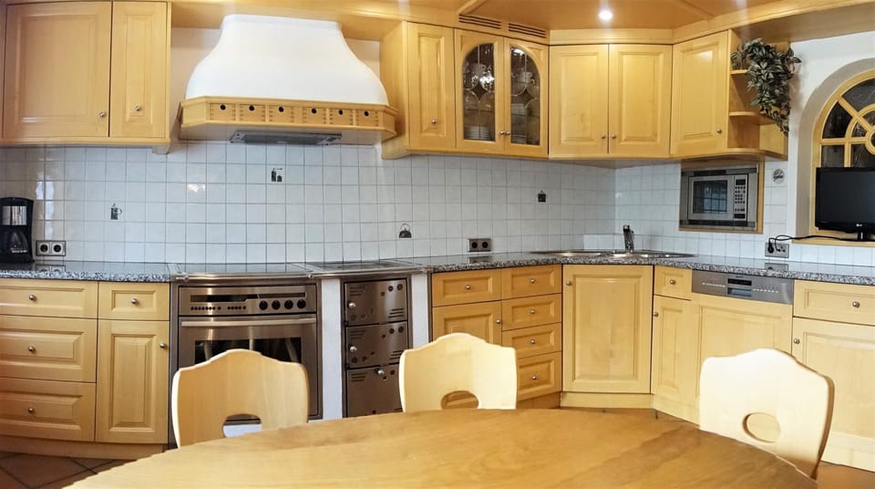 Kitchen or kitchenette, kitchen