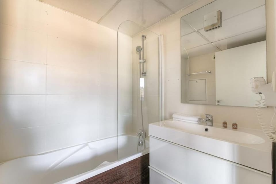 Bathroom, Bath