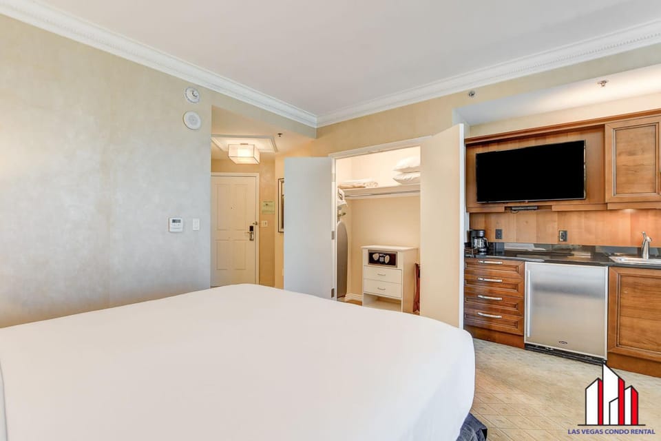 MGM Signature-25-611 Strip View Jacuzzi Studio House in Las Vegas Strip