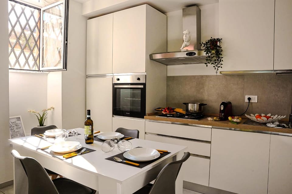 Kitchen or kitchenette, Food and drinks, Dining area, Food, minibar, oven, stove