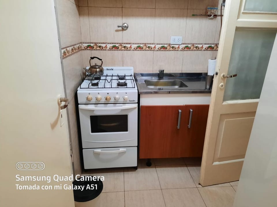Kitchen or kitchenette, oven, pet friendly, stove