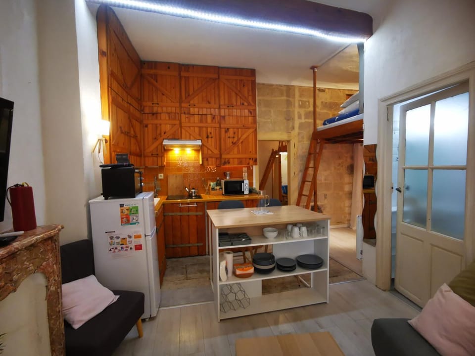 Kitchen or kitchenette, Living room
