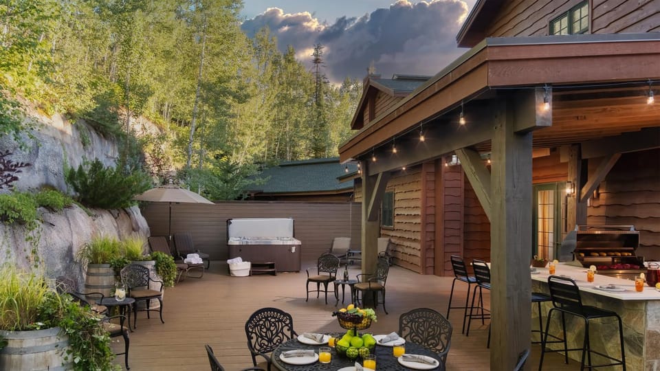 Patio, BBQ facilities, Hot Tub, Seating area