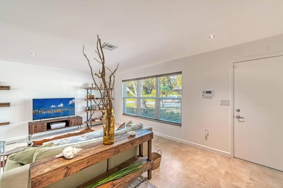 Stylish Pool Vacation Home Sarasota Close to the Beaches Villa in Sarasota