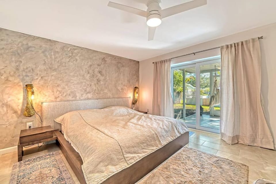 Stylish Pool Vacation Home Sarasota Close to the Beaches Villa in Sarasota
