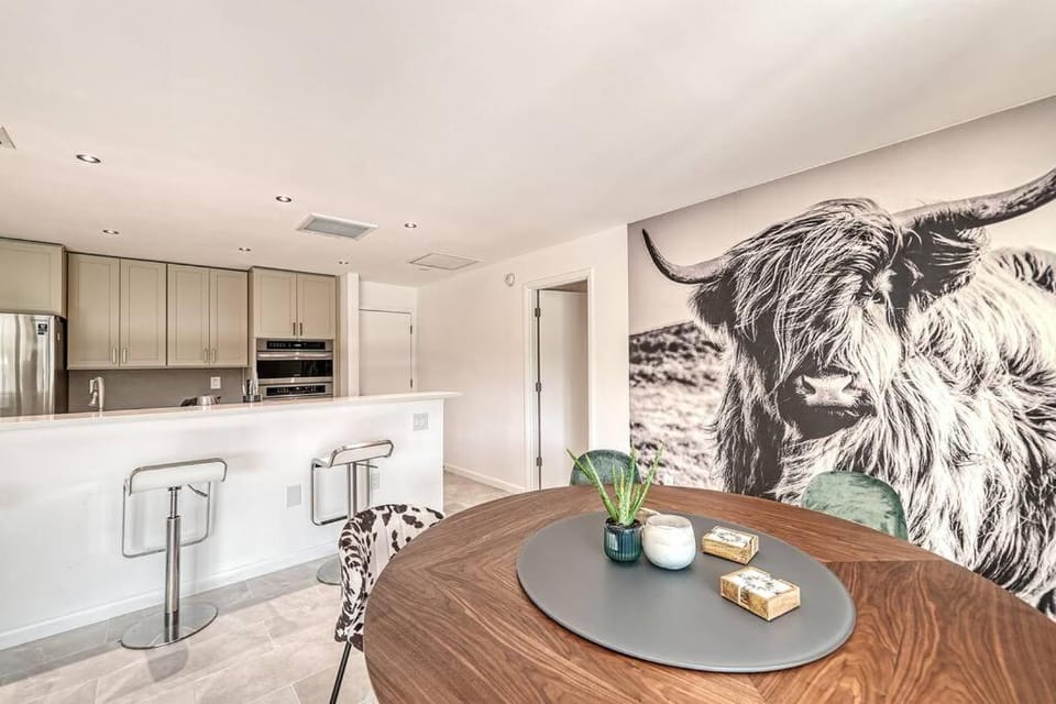 Stylish Pool Vacation Home Sarasota Close to the Beaches Villa in Sarasota