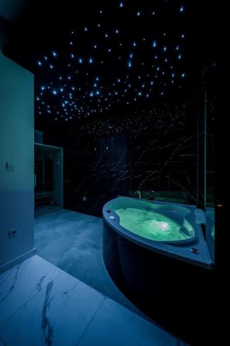 Night, Bath