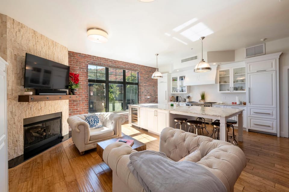 Kitchen or kitchenette, Living room