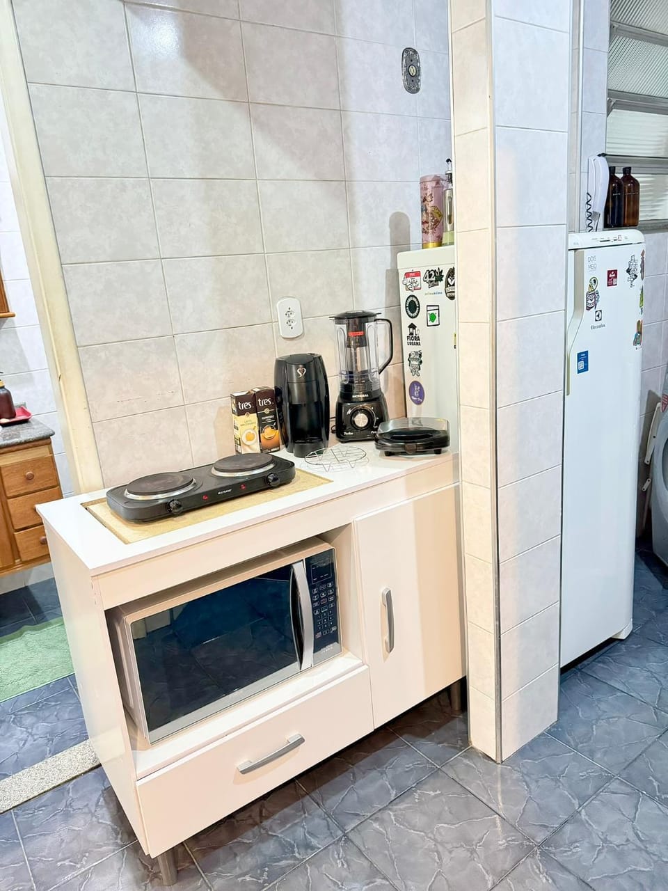 microwave, stove, toaster, kitchen