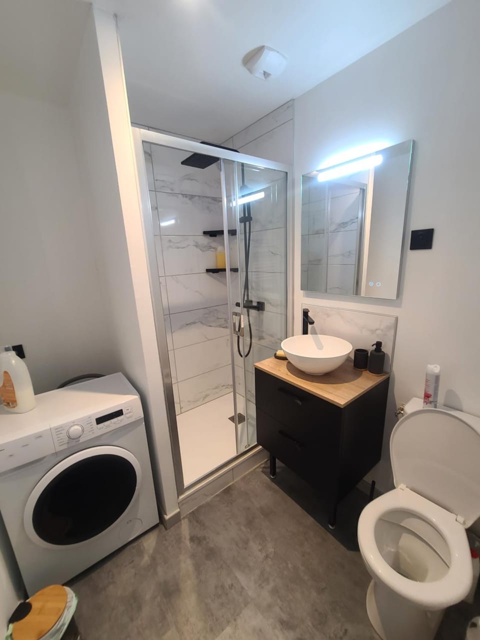 Shower, Toilet, Bathroom, washing machine