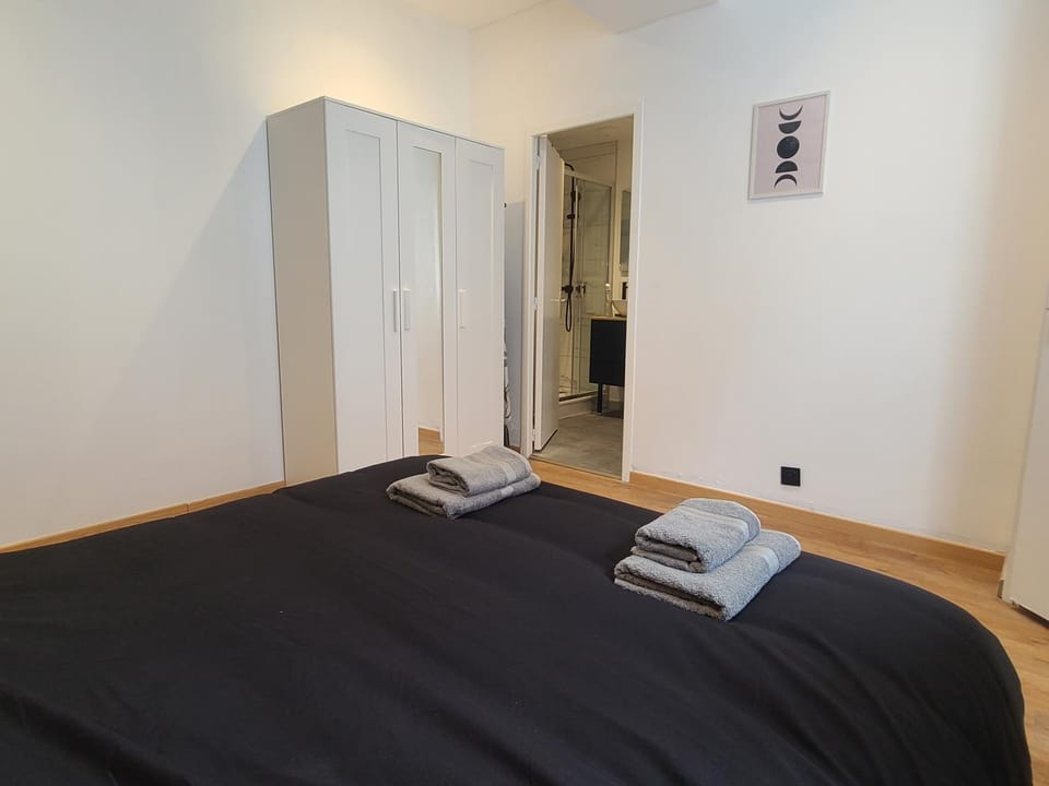Bed, towels, wardrobe