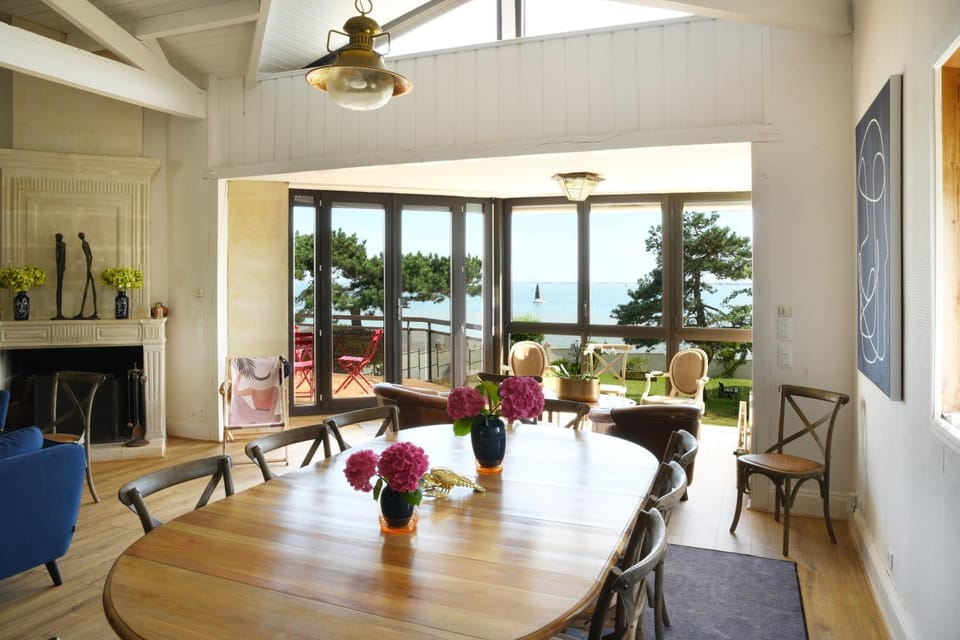 View (from property/room), Balcony/Terrace, Living room, Seating area