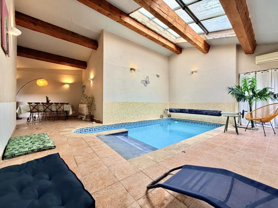Pool view, Swimming pool, sunbed