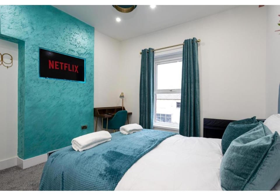 Bedroom, towels