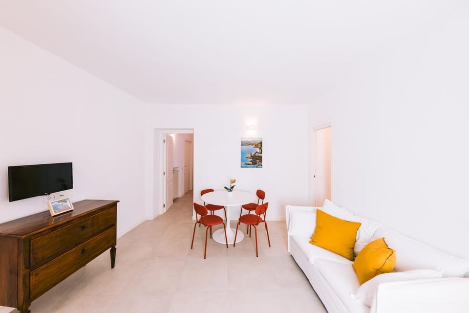 Living room, Seating area, Evening entertainment