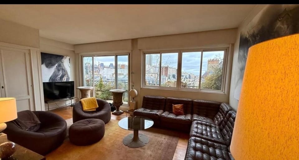 Champs Elysees Apartment in Paris