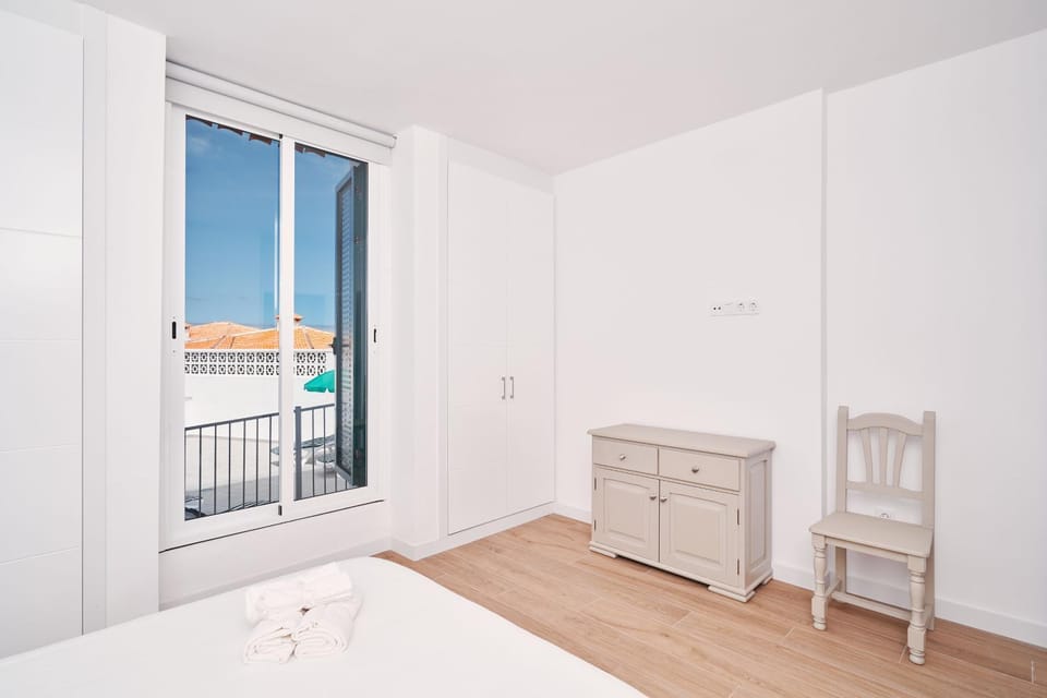 Bed, Balcony/Terrace, Photo of the whole room, Bedroom