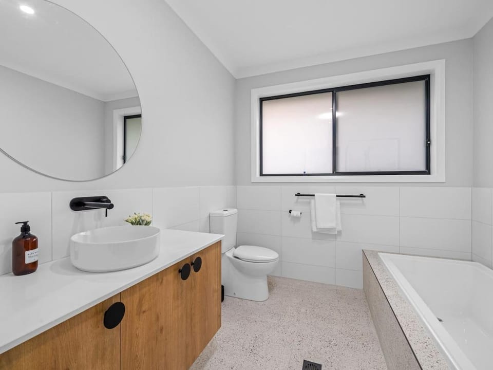 Toilet, Bathroom, Bath