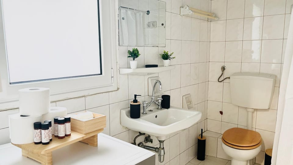 Toilet, Bathroom, towels