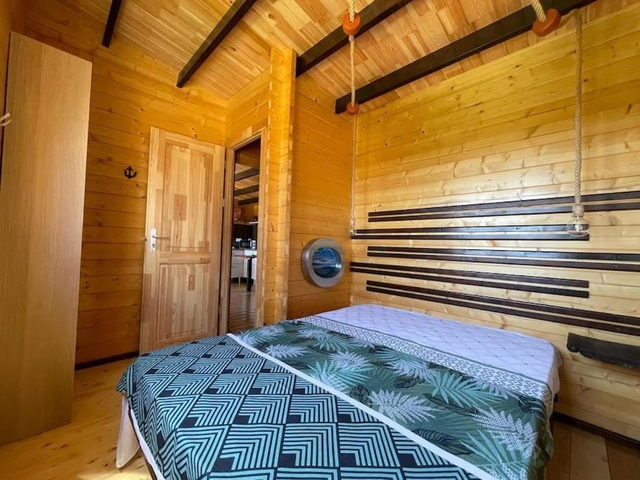 Casa em madeira com jardim privado House in Peniche