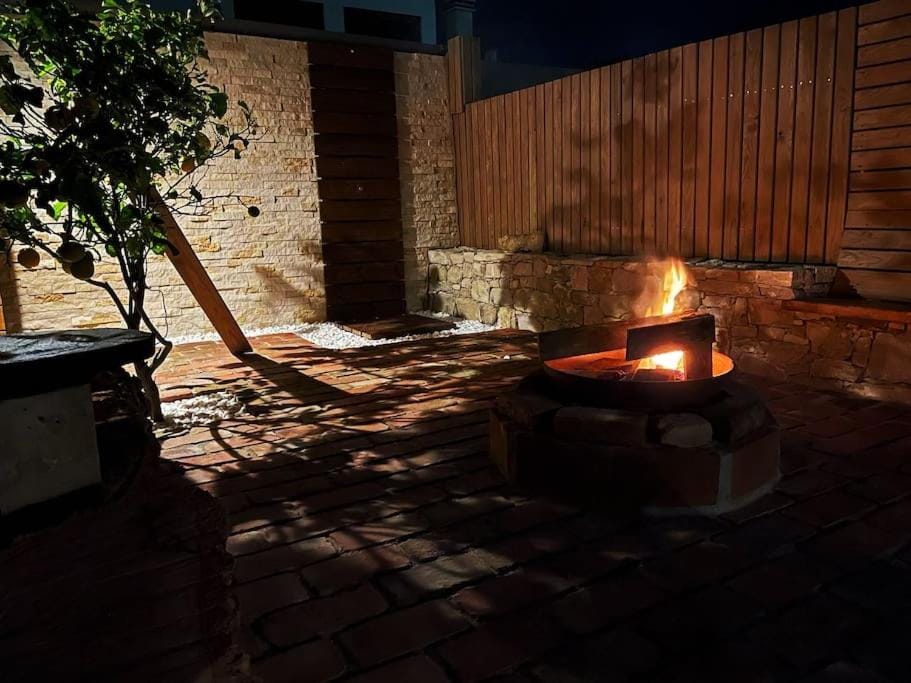 Casa em madeira com jardim privado House in Peniche