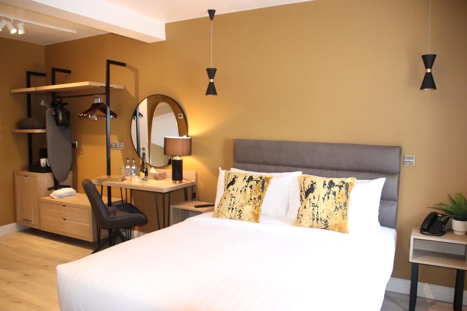 Bed, Coffee/tea facilities, Photo of the whole room, Bedroom, cot, flat iron, hair dryier, internet, storage