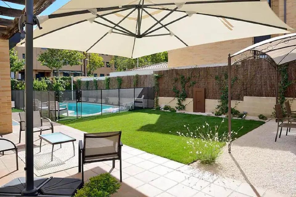 Garden, Garden, Garden view, Pool view, Swimming pool, sunbed