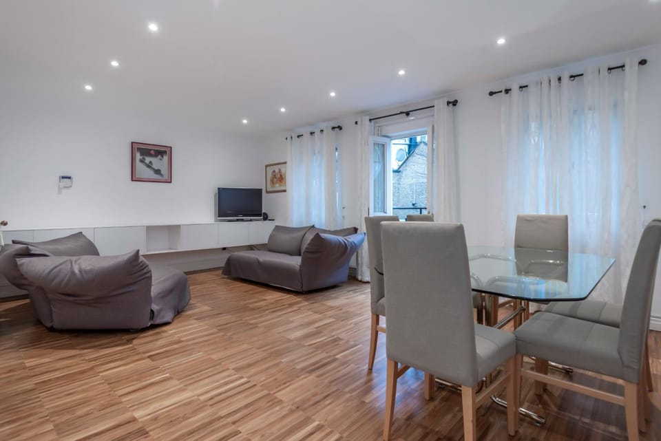 Kensington Tower Apartment in City of Westminster