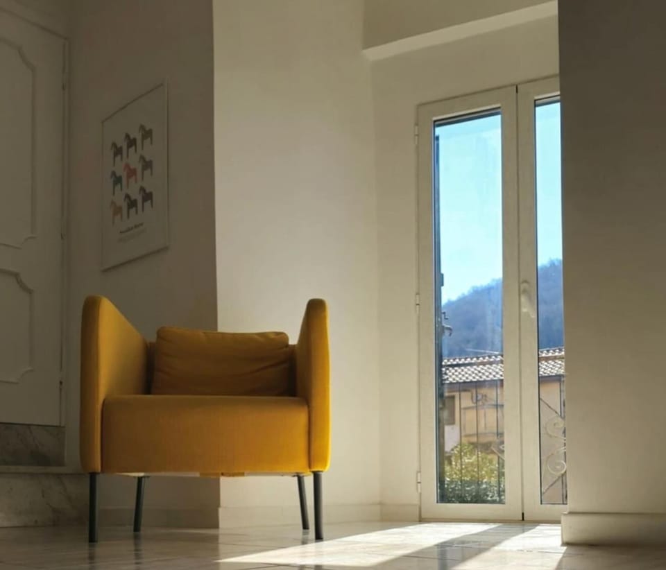 Living room, Seating area, Mountain view
