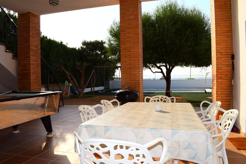 Patio, Children play ground, Garden, View (from property/room), Balcony/Terrace, Balcony/Terrace, Seating area, Dining area, Garden view, children