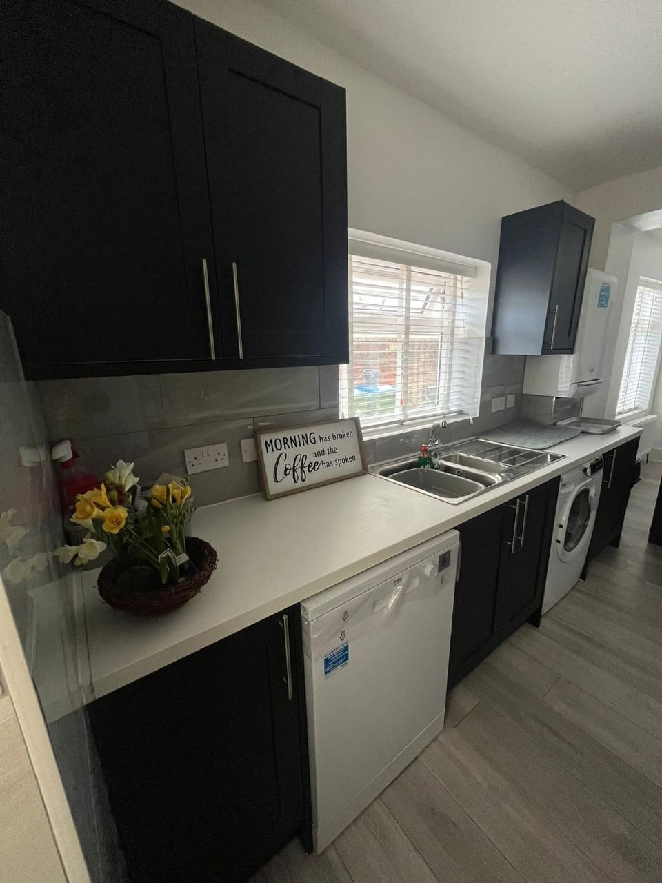Five bedroom lovely house ideal for large groups, contractors and family stays Apartment in Southampton