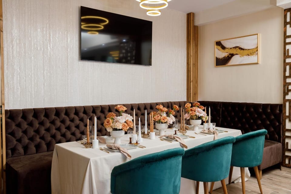 Restaurant/places to eat, Restaurant/places to eat