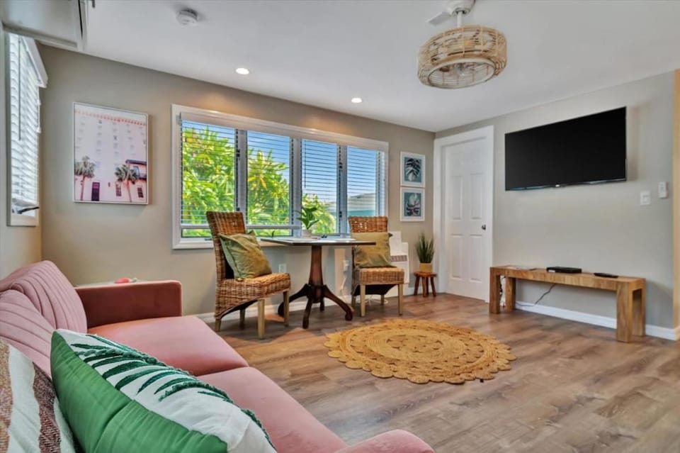 Luxury Waterside Suite 2mins 2 beach & heated pool Apartment in Clearwater Beach