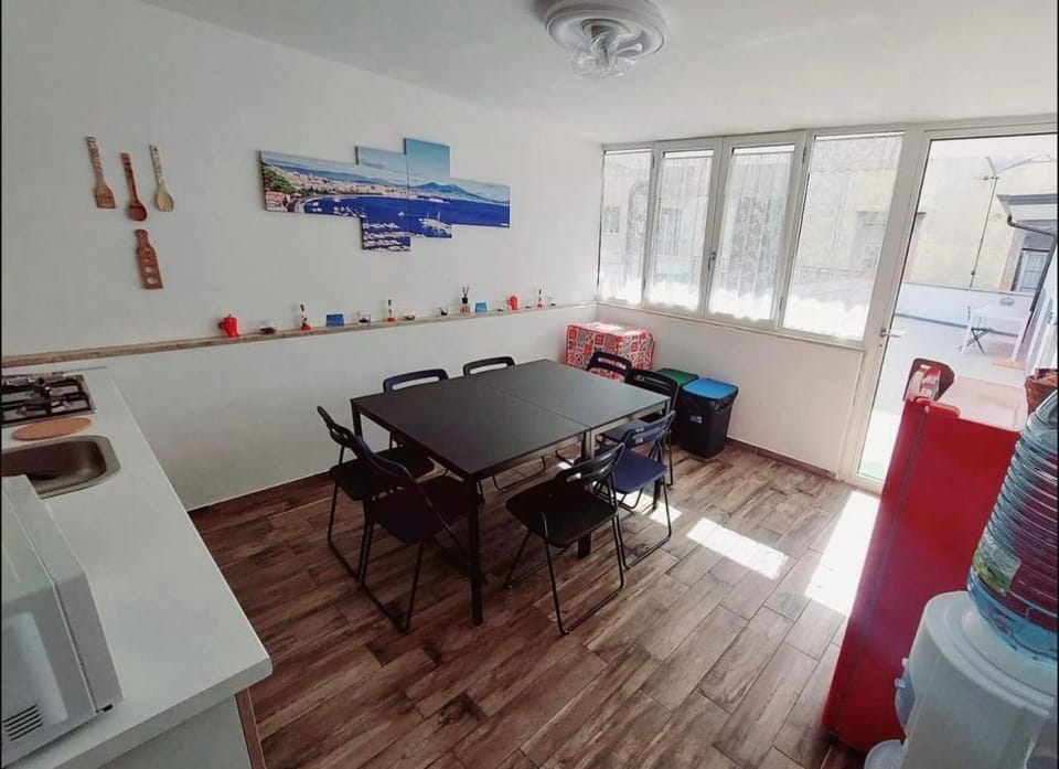 Kitchen or kitchenette, Seating area, Dining area