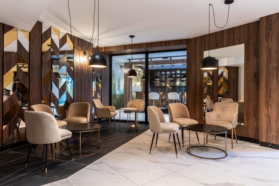 Communal lounge/ TV room, Lobby or reception, Seating area