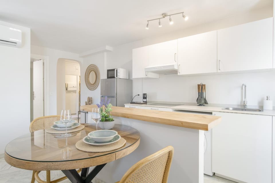 Property building, Kitchen or kitchenette, Living room