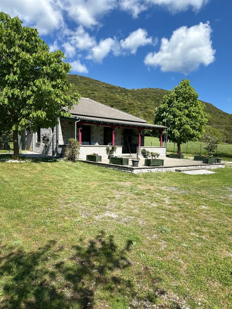 Property building, Spring, Day, Natural landscape, Garden, Garden view, Mountain view