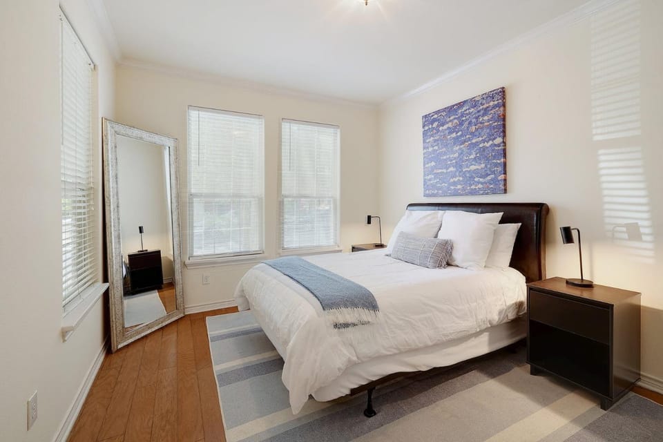 Rosey Bouldin Home Minutes to DT - Adelaide! House in Austin